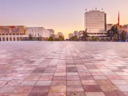Center 3 * Tirana